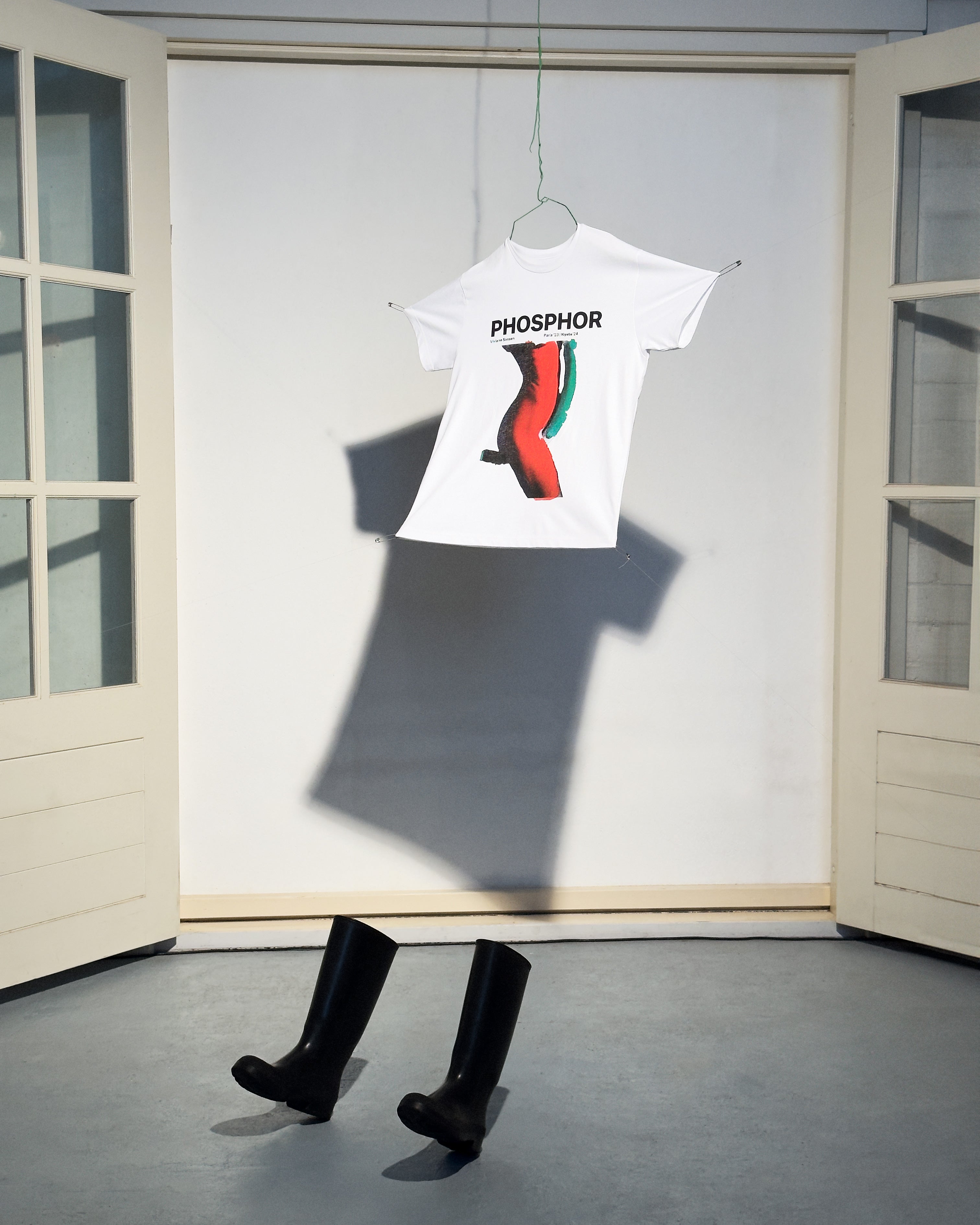 アート・デザイン・音楽 Viviane Sassen: Phosphor Amazon.com: Viviane Sassen: Phosphor: 9783791389783: Sassen